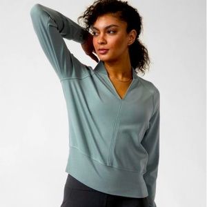 Athleta Eastbound Sweatshirt Size M